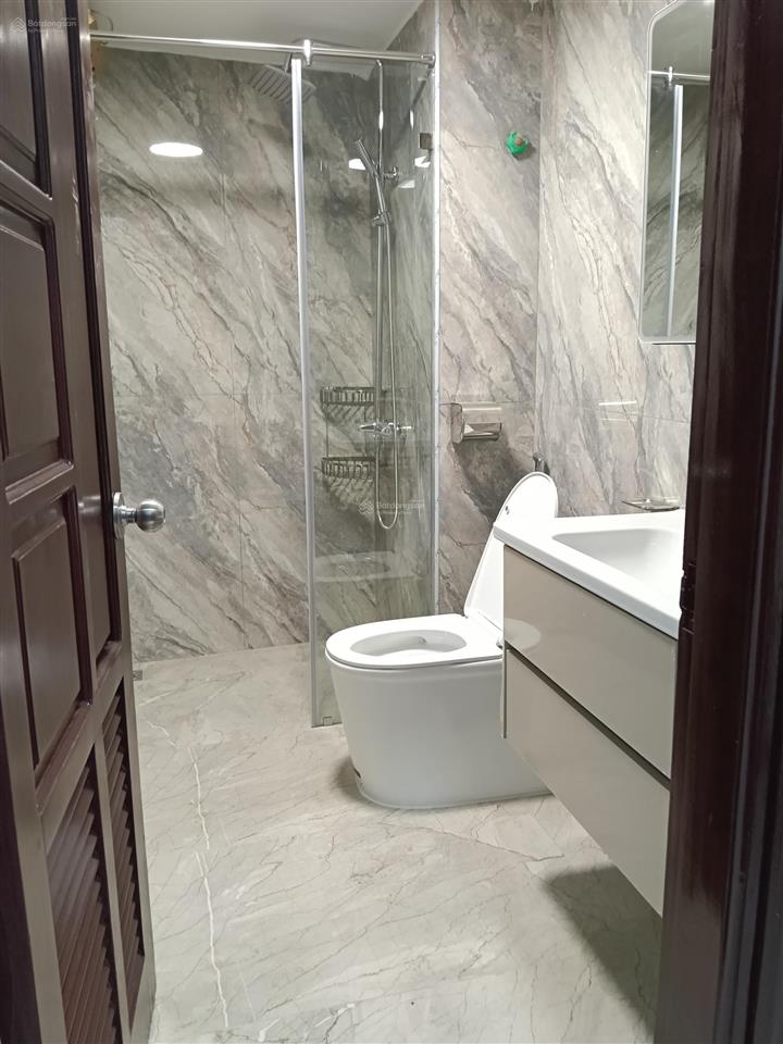 Cho thuê nhà ngõ 70 phố ngọc hà,ba đình, dt 62m2 x6 tầng,thang máy, mặt tiền 4,5m, giá 38tr/1 thang