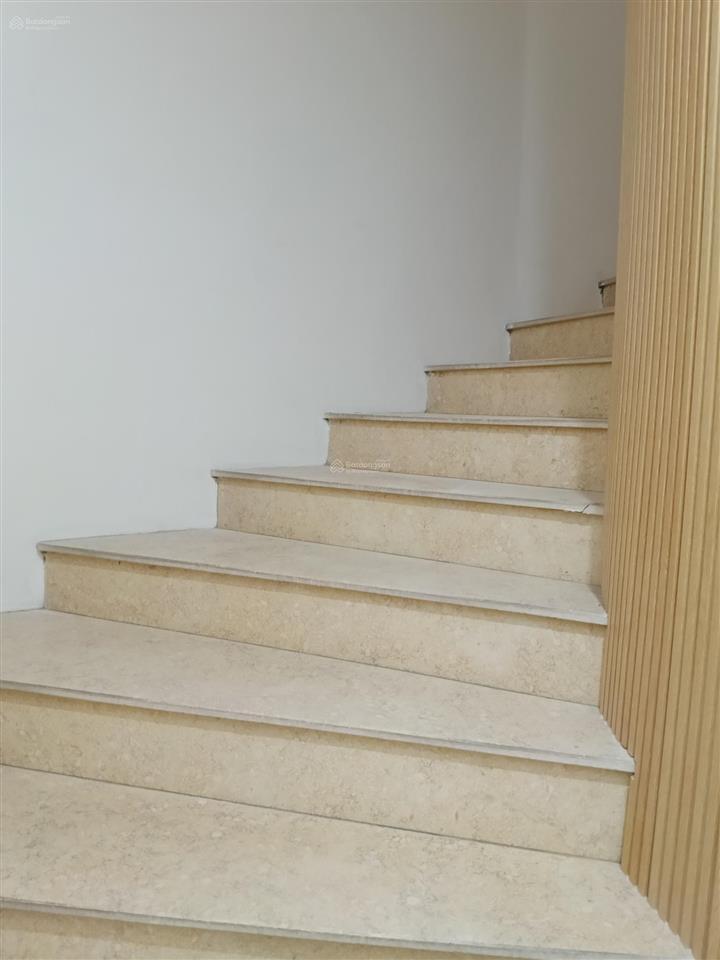 Cho thuê nhà ngõ 70 phố ngọc hà,ba đình, dt 62m2 x6 tầng,thang máy, mặt tiền 4,5m, giá 38tr/1 thang