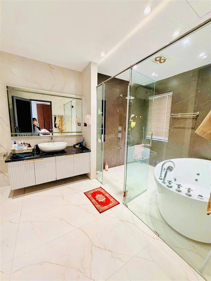 Nhà 5 tầng thang máy, 107m2, hẻm 12m có lề 5m hương lộ 2, không gian sống an yên giữa lòng đô thị