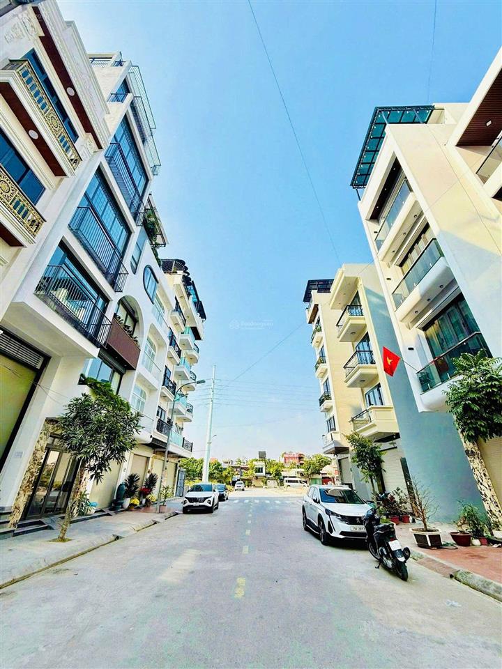 Nhà 5 tầng thang máy, 107m2, hẻm 12m có lề 5m hương lộ 2, không gian sống an yên giữa lòng đô thị