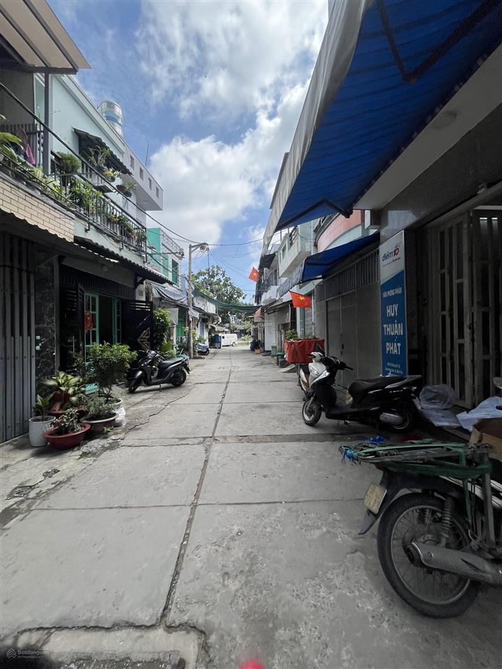 Bán nhà đường tên lửa , bình trị đông, bình tân, hxh, chỉ 2.7 tỷ, shr, ko qh