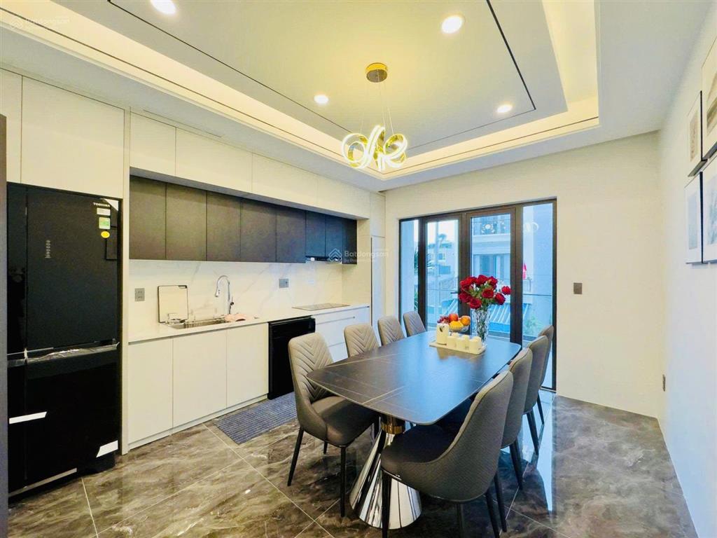 Nhà 5 tầng hương lộ 2, bình tân, ngang lớn 4m2 ô tô ngủ nhà, khu nhà lầu cao tầng, giá 6 tỷ