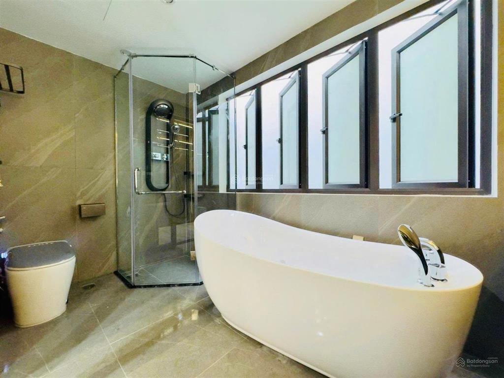 Nhà 5 tầng hương lộ 2, bình tân, ngang lớn 4m2 ô tô ngủ nhà, khu nhà lầu cao tầng, giá 6 tỷ