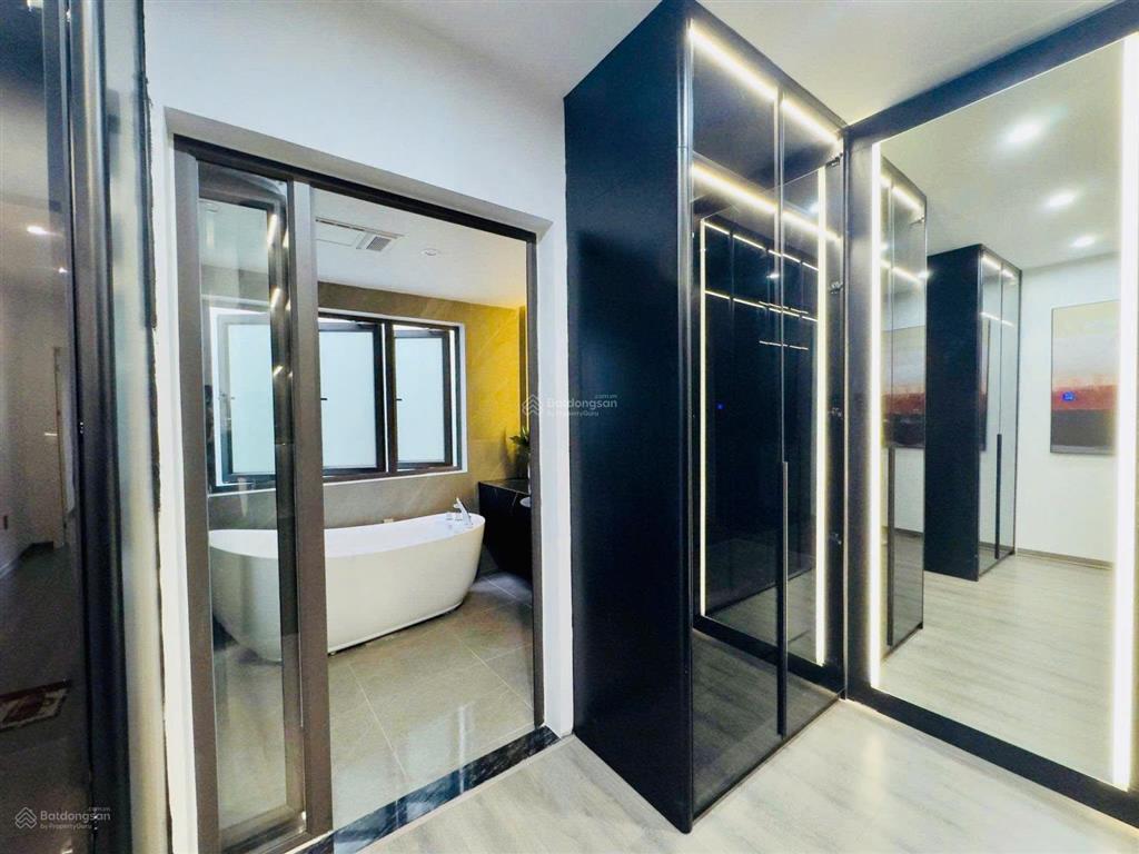 Nhà 5 tầng hương lộ 2, bình tân, ngang lớn 4m2 ô tô ngủ nhà, khu nhà lầu cao tầng, giá 6 tỷ