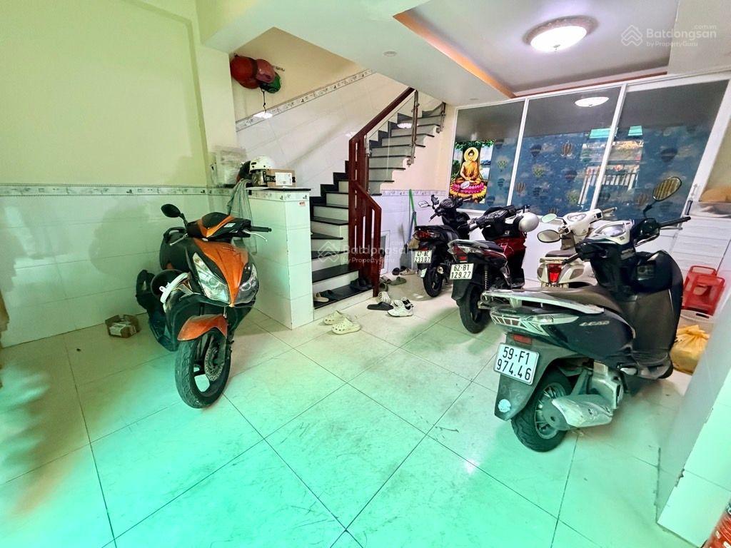 Sát quận 1 5 tầng đúc 8pn dòng tiền 30tr/tháng chợ bà chiểu  7.65 tỷ