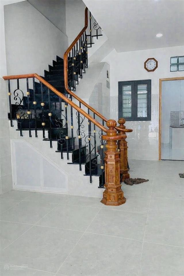 Khu ẩm thực phan xích long  chdv 7 pn  ngang 4.2m  gà đẻ trứng vàng mỗi tháng