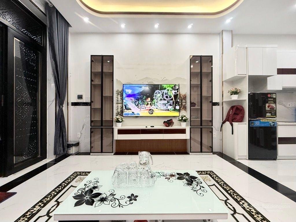 Nhà mới 4 tầng hxh thích quảng đức pn  3pn  4wc  full nt  8.3 tỷ