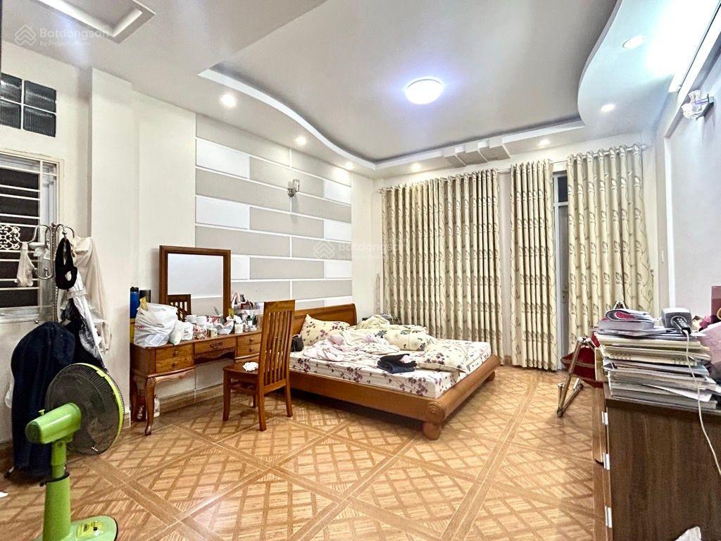 Xe hơi đỗ cổng  căn góc phan đăng lưu q.phú nhuận  ngang 4m  4 pn  nhỉnh 9 tỷ