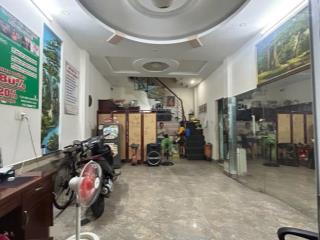 Xe hơi đỗ cổng  căn góc phan đăng lưu q.phú nhuận  ngang 4m  4 pn  nhỉnh 9 tỷ