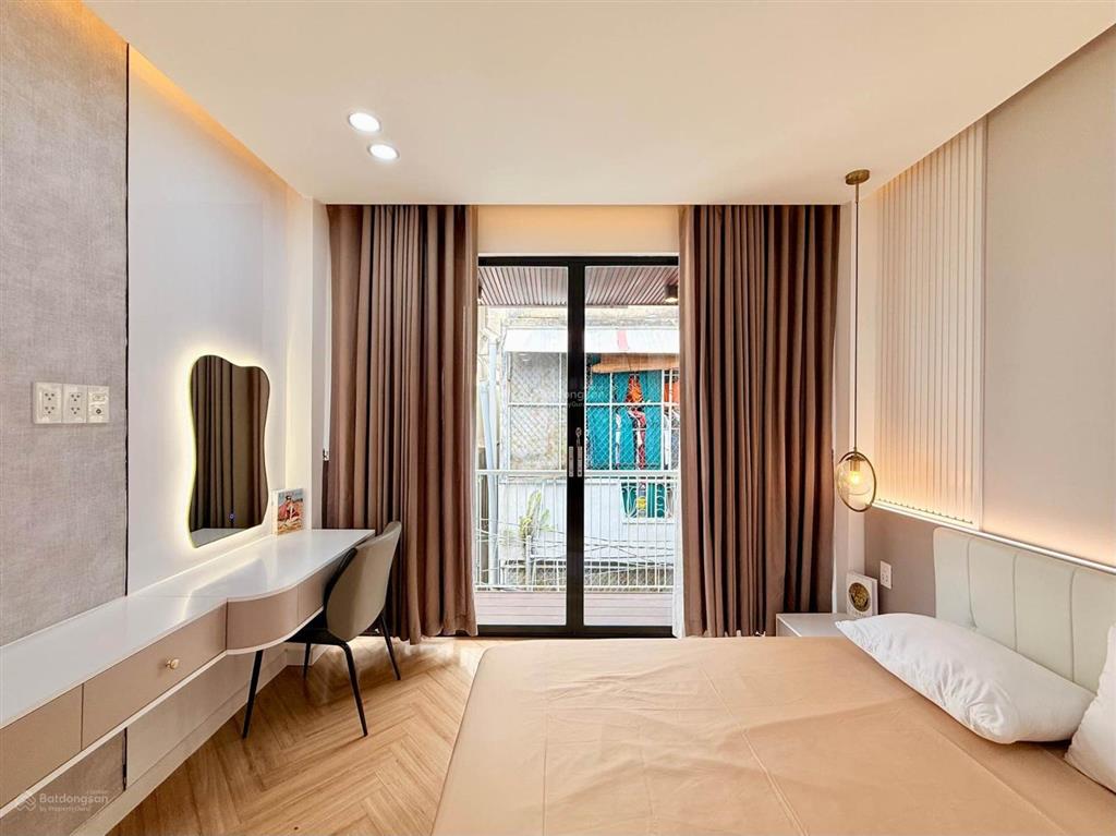 Nhà phố phan xích long full nội thất nhỉnh 6tỷ