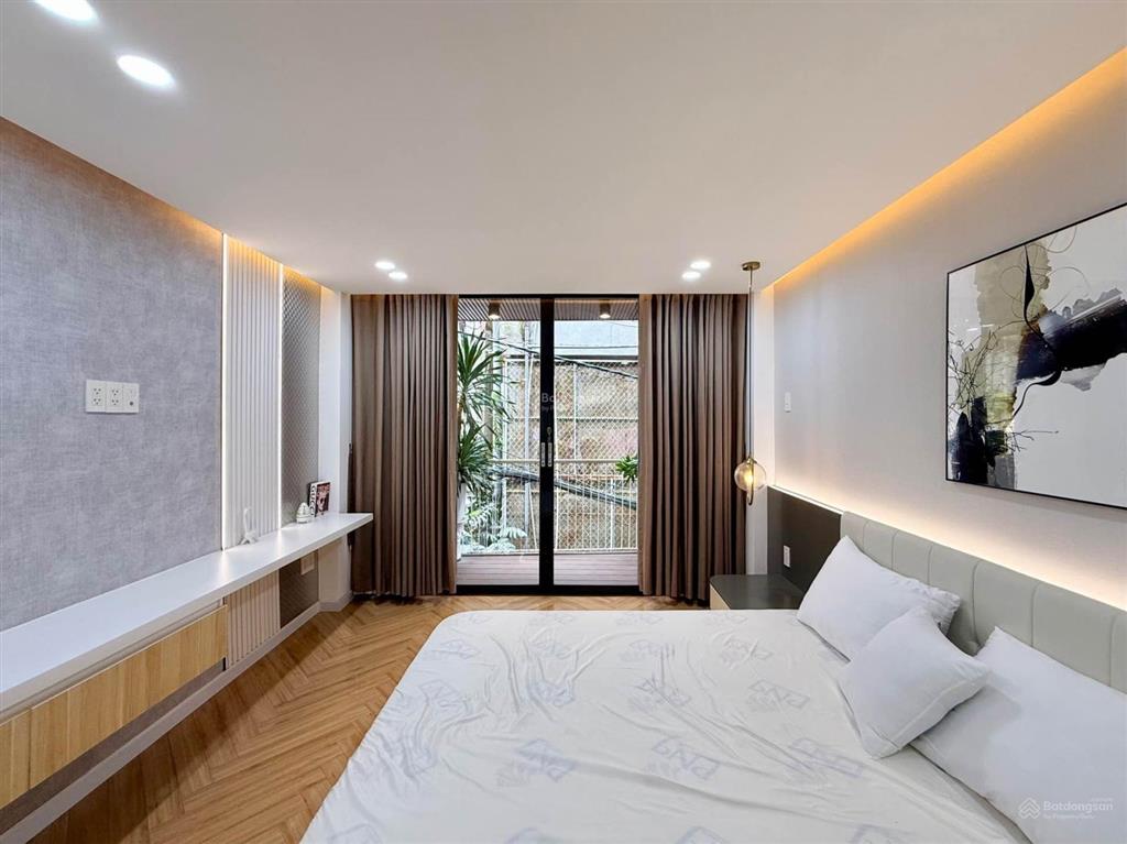 Nhà phố phan xích long full nội thất nhỉnh 6tỷ