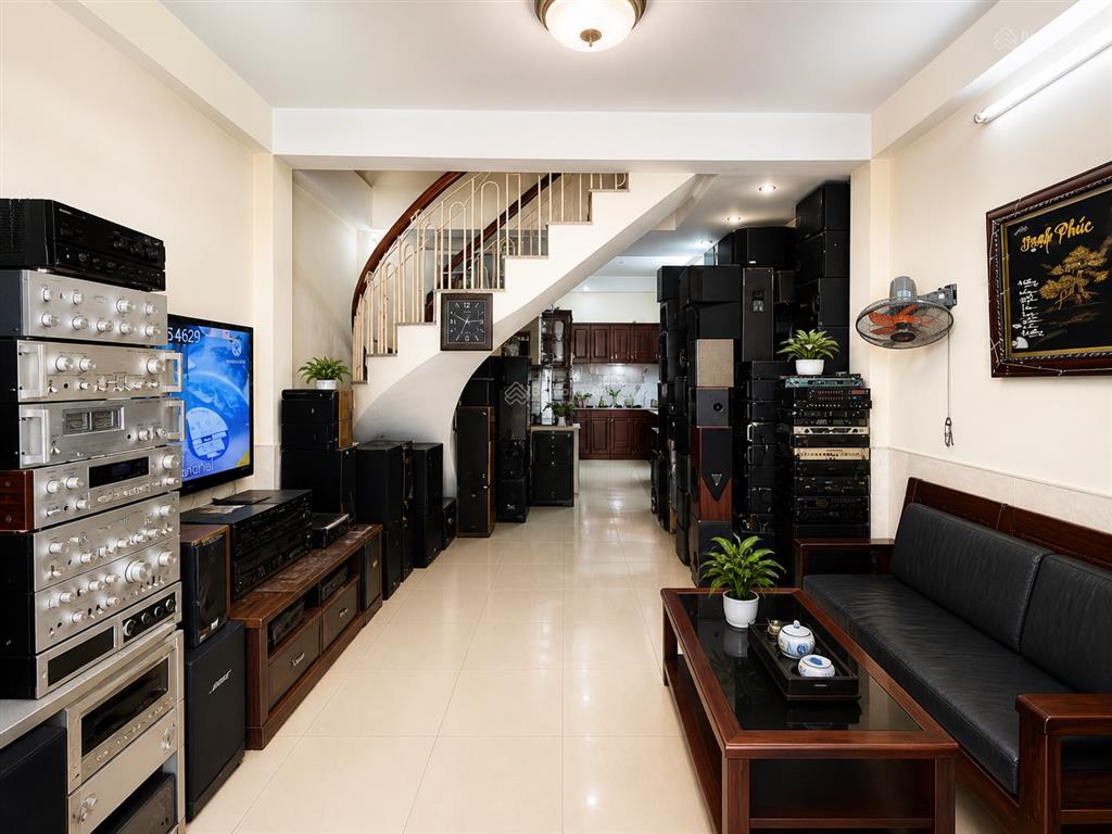 Nhà 3 tầng đối diện công viên tầm vu, bình thạnh  ngang 4 m  4 pn  nhỉnh 7 tỷ