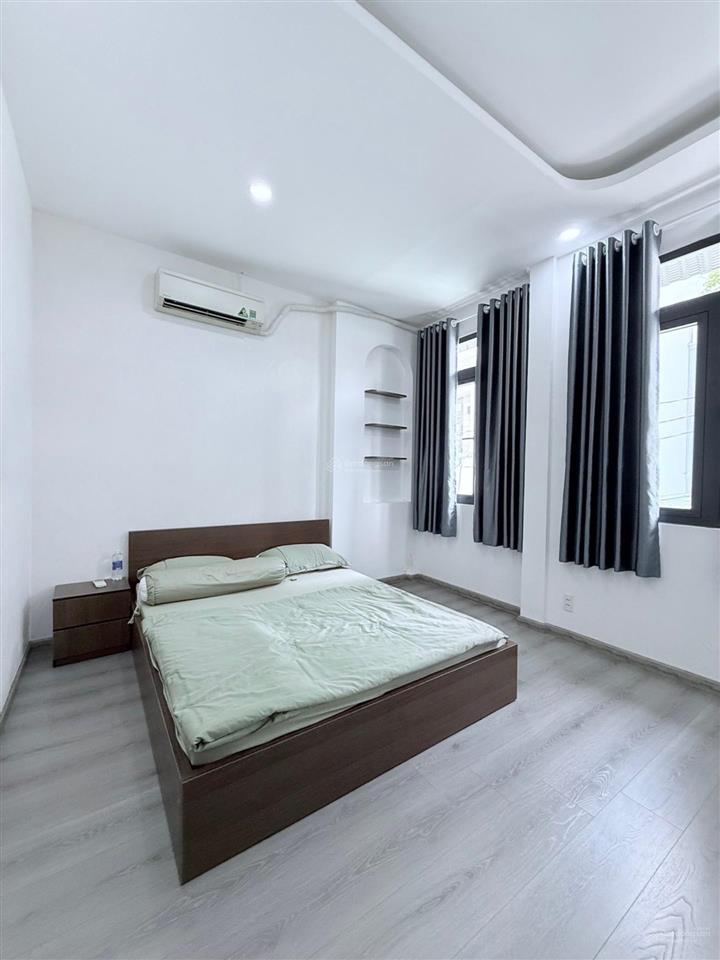 Nhà mới đẹp tt phú nhuận  ngay trục đường chính phan đăng lưu  ngang 4.5m  nhỉnh 5 tỷ