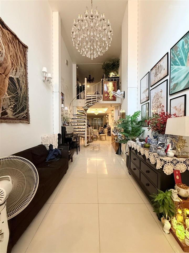 Nhà đẹp trung tâm gia định  70 m2  5 tầng btct  nhỉnh 11tỷ