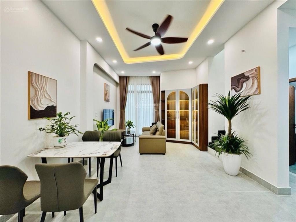 Nhà đẹp phan xích long  3 tầng  42m²  3pn  5.x tỷ
