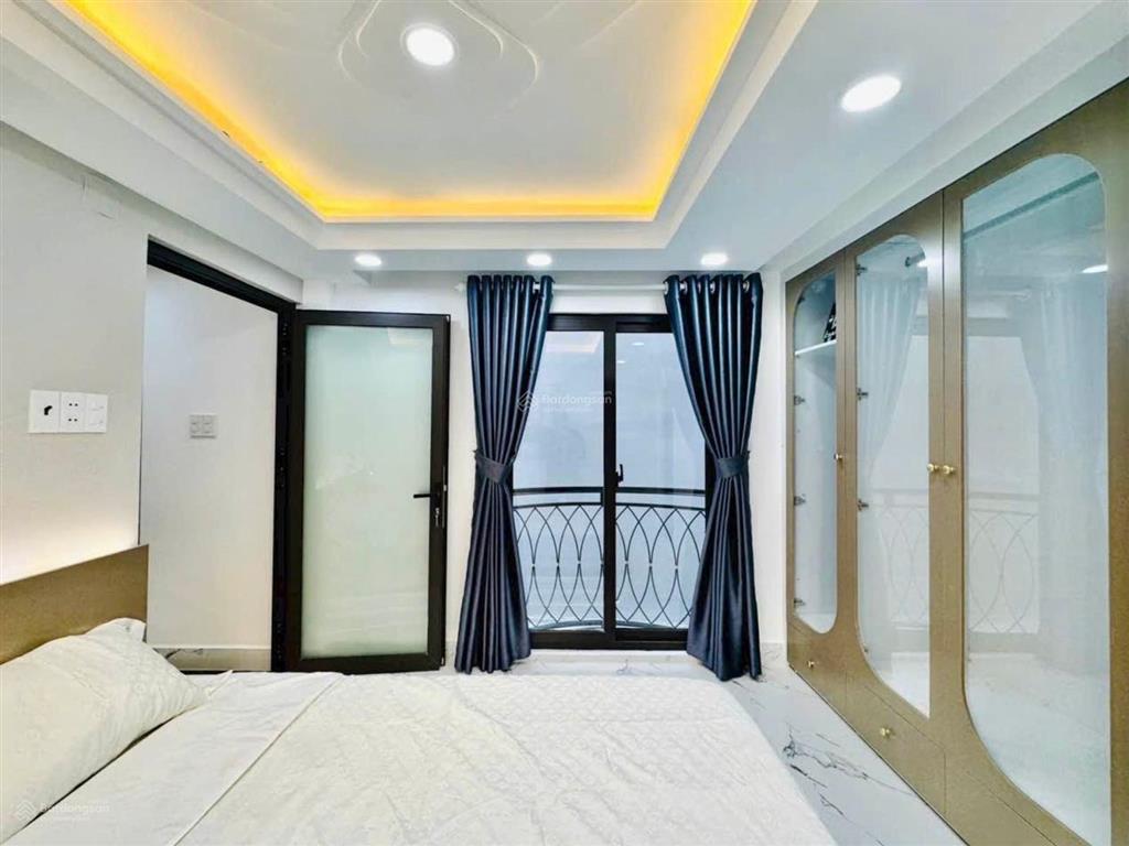 Phan xích long p.2  3 tầng  3 pn  full nội thất  7.25 tỷ tl