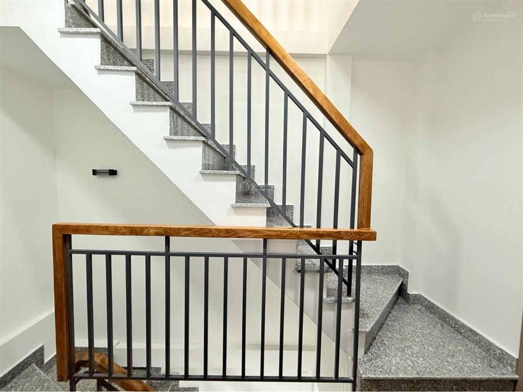 Sát mặt t.iền điện biên phủ  phan văn hân ngang 4 m  3 pn  nhỉnh 7tỷ