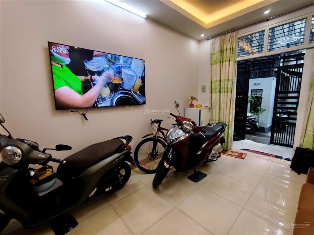 Nhà 4 tầng btct huỳnh văn bánh  trung tâm phú nhuận  8.2 tỷ tl