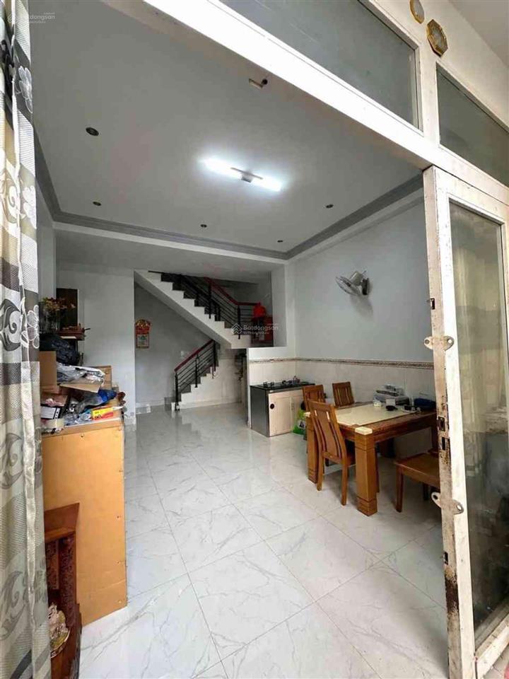 6.39 tỷ nhà 3 tầng  3pn  ngang 4,5m  cách mặt t.iền cô giang chỉ 50m
