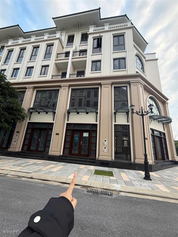 Quỹ căn độc quyền thấp hơn thị trường