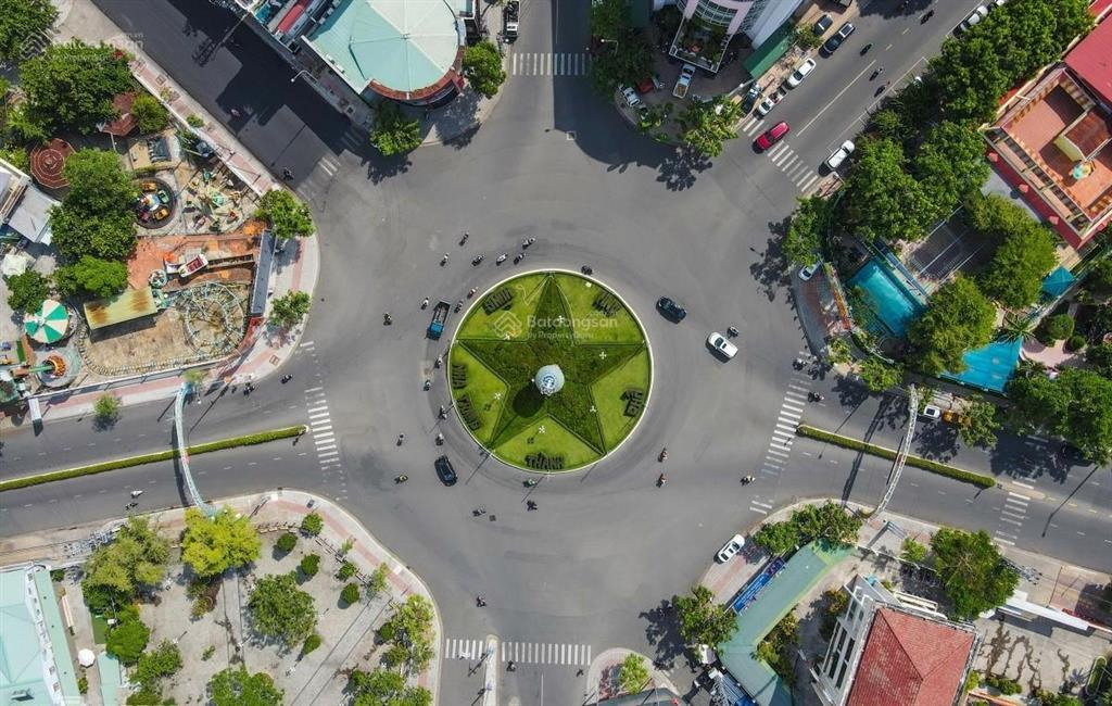Q.10 căn góc hẻm xe hơi thông tứ phía  kinh doanh đa ngành nghề  tiện ích vây quanh