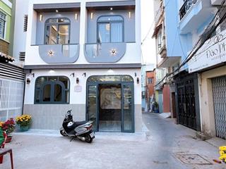 Bán nhà đẹp thiết kế xin trang bị thông minh. xe hơi đỗ cửa.