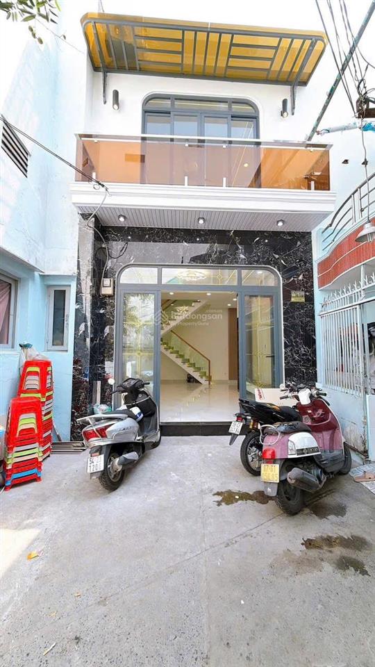 Bán nhà mới 2 tầng vào ở ngay trên trục đường xóm chiếu