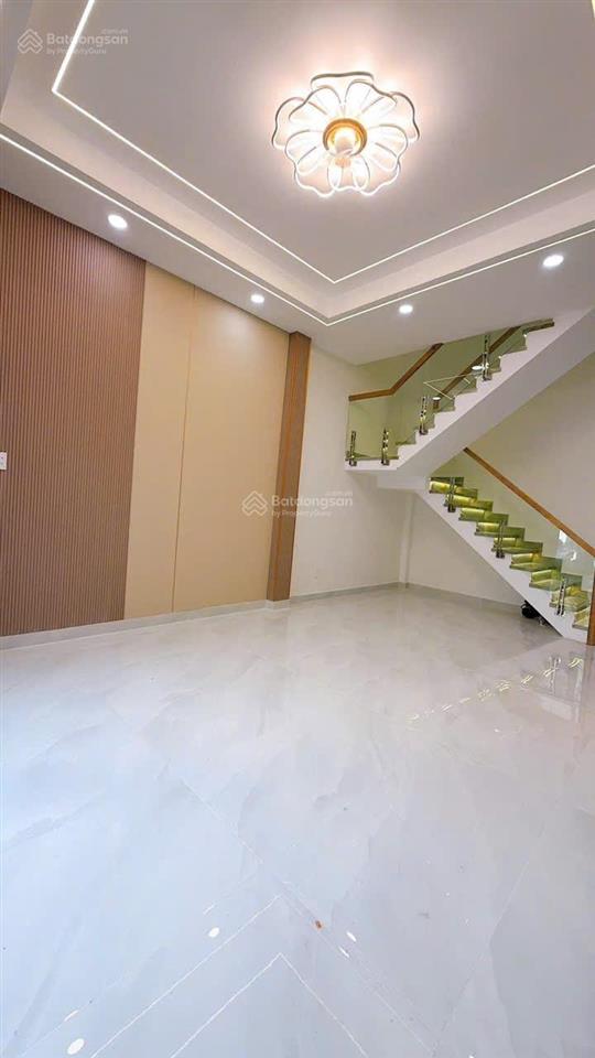 Bán nhà mới 2 tầng vào ở ngay trên trục đường xóm chiếu