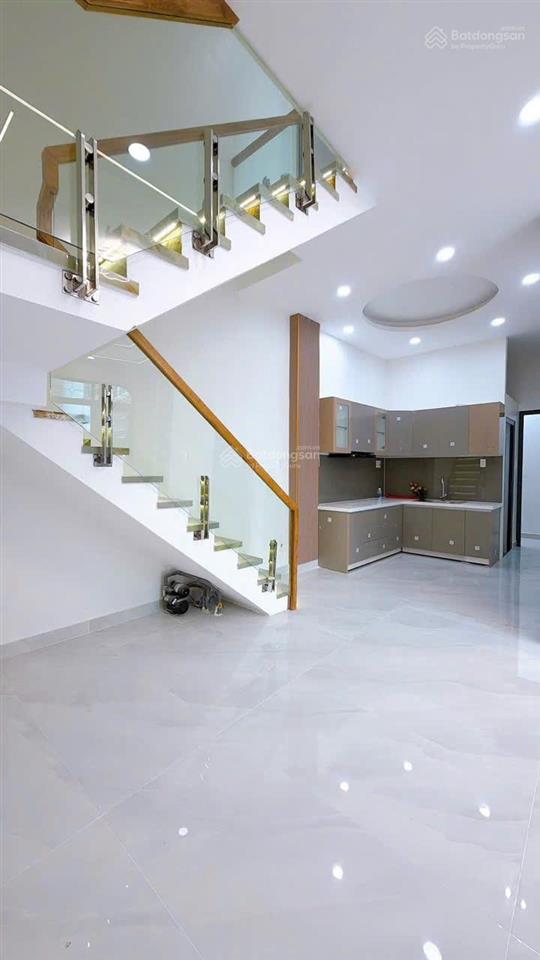 Bán nhà mới 2 tầng vào ở ngay trên trục đường xóm chiếu