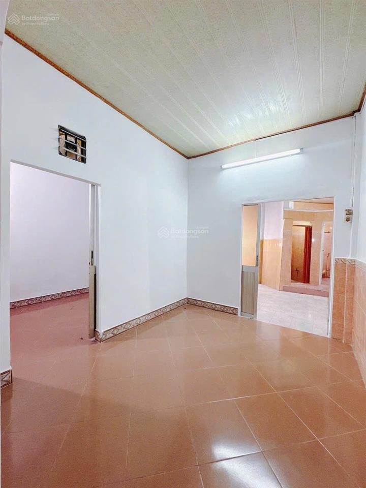 Bán nhà khu dân cư gần chợ 200 đường xóm chiếu. ngang 10m