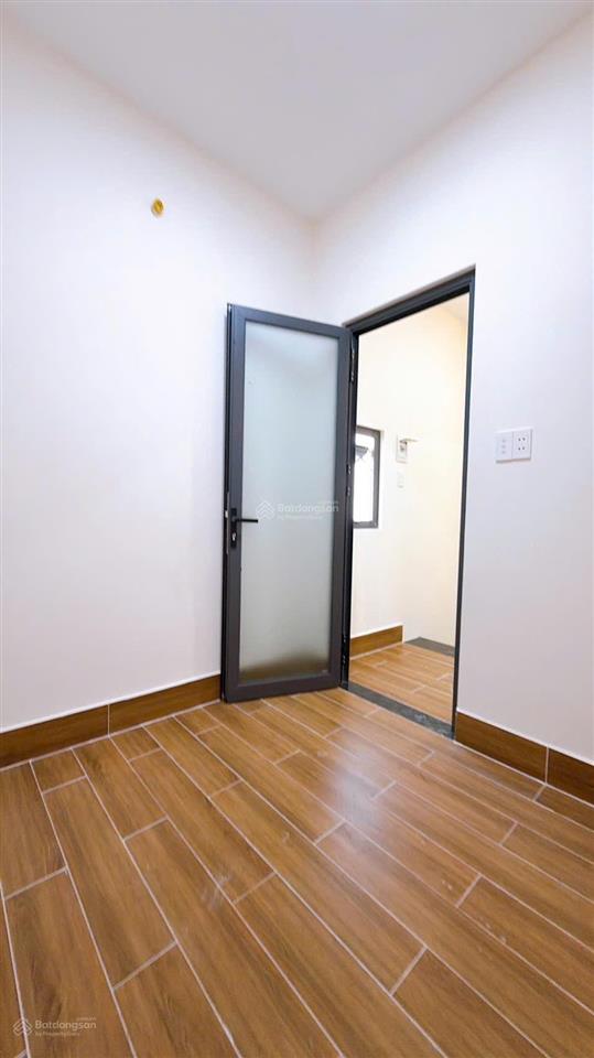 Bán nhà đẹp vào ở ngay. hẻm rộng thông thoáng .