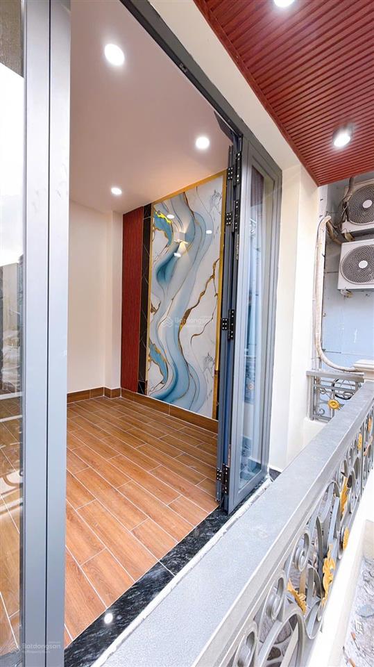 Bán nhà đẹp vào ở ngay. hẻm rộng thông thoáng .