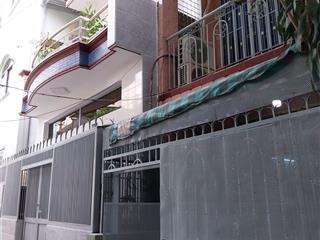 Bán nhà 2 tầng gần đường xóm chiếu giáp nguyễn tất thành