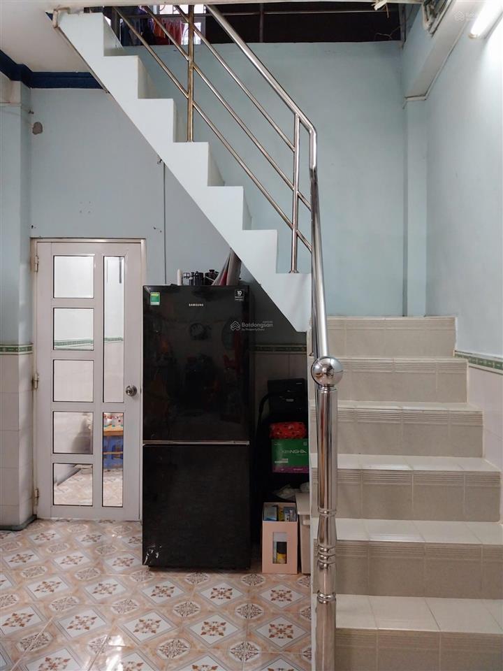 Bán nhà 2 tầng gần đường xóm chiếu giáp nguyễn tất thành