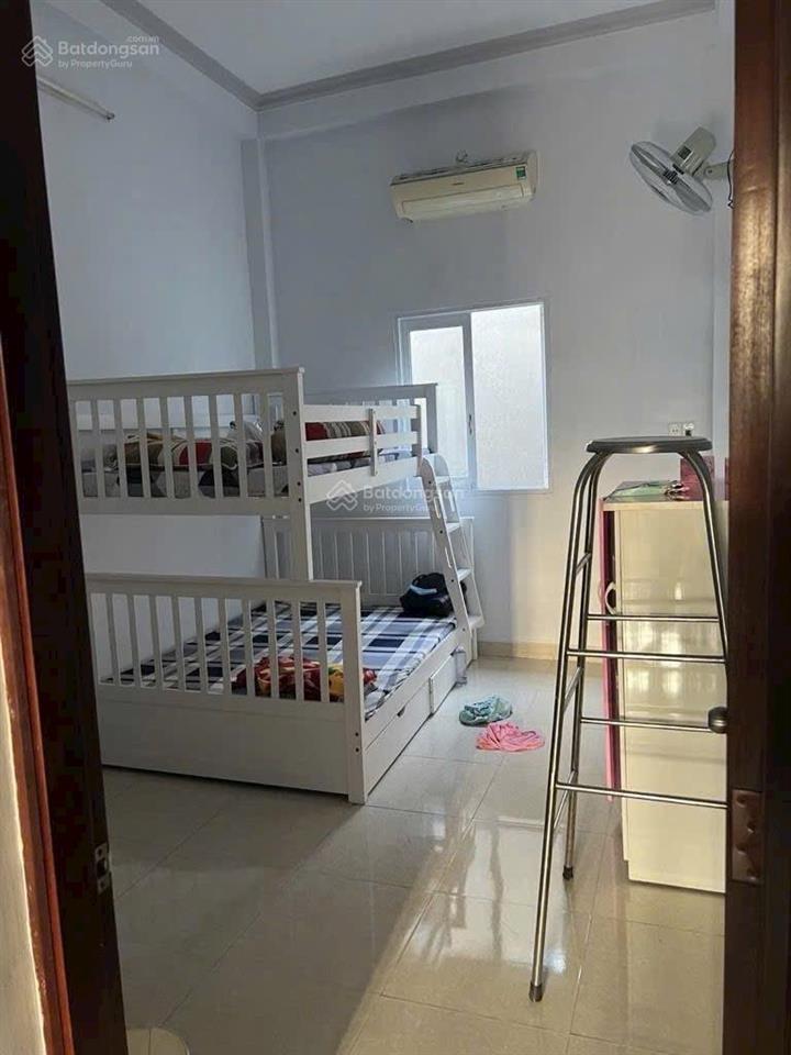 Bán nhà 2 tầng gần đường xóm chiếu giáp nguyễn tất thành