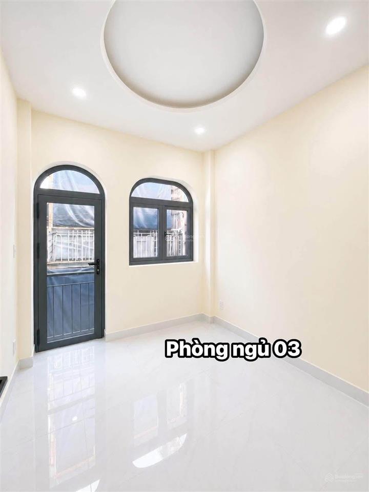 Bán nhà đẹp 2 tầng vào ở ngay. 34m chỉ 3 tỷ 800 thương lượng trên trục đường tôn đản.