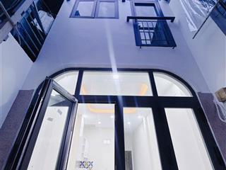 Bán nhà đẹp 2 tầng vào ở ngay trên trục đường tôn đản.