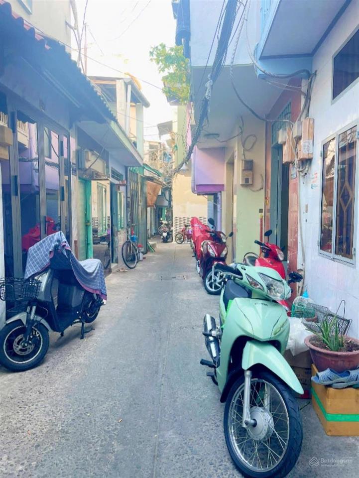 Bán nhà đẹp 2 tầng vào ở ngay. 34m chỉ 3 tỷ 800 thương lượng trên trục đường tôn đản.