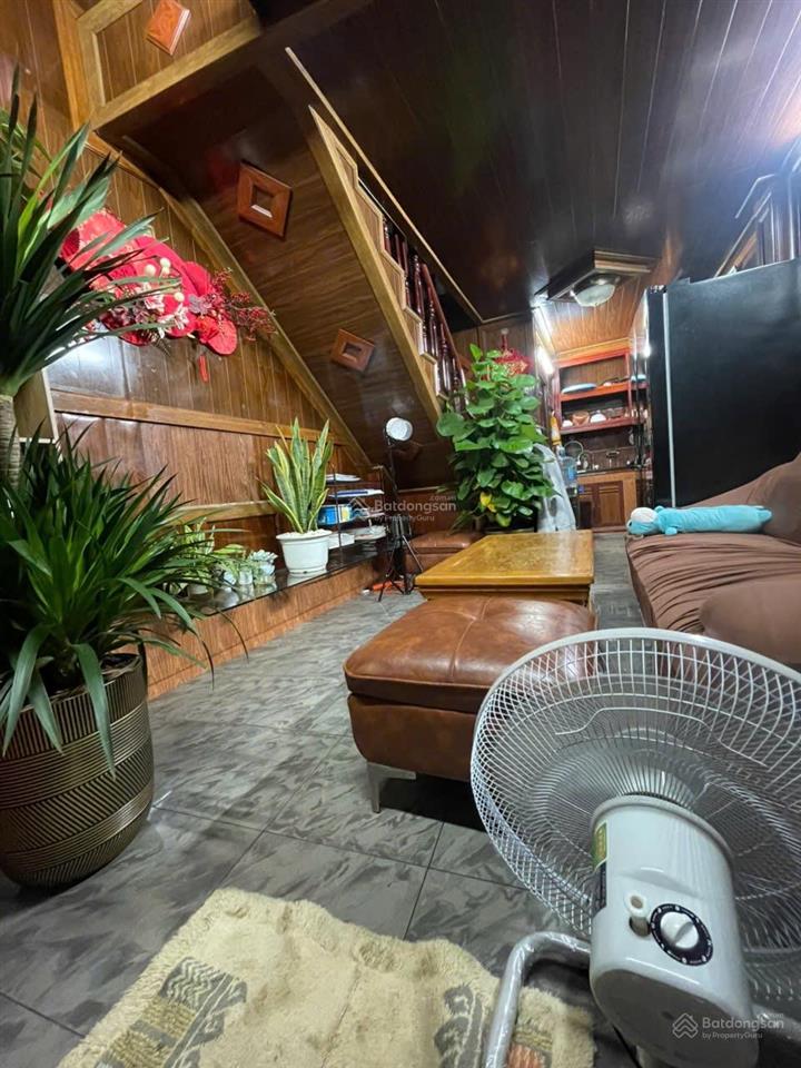 Bán nhà 3 tầng vào ở ngay. khu phức hợp giáp bến vân đồn