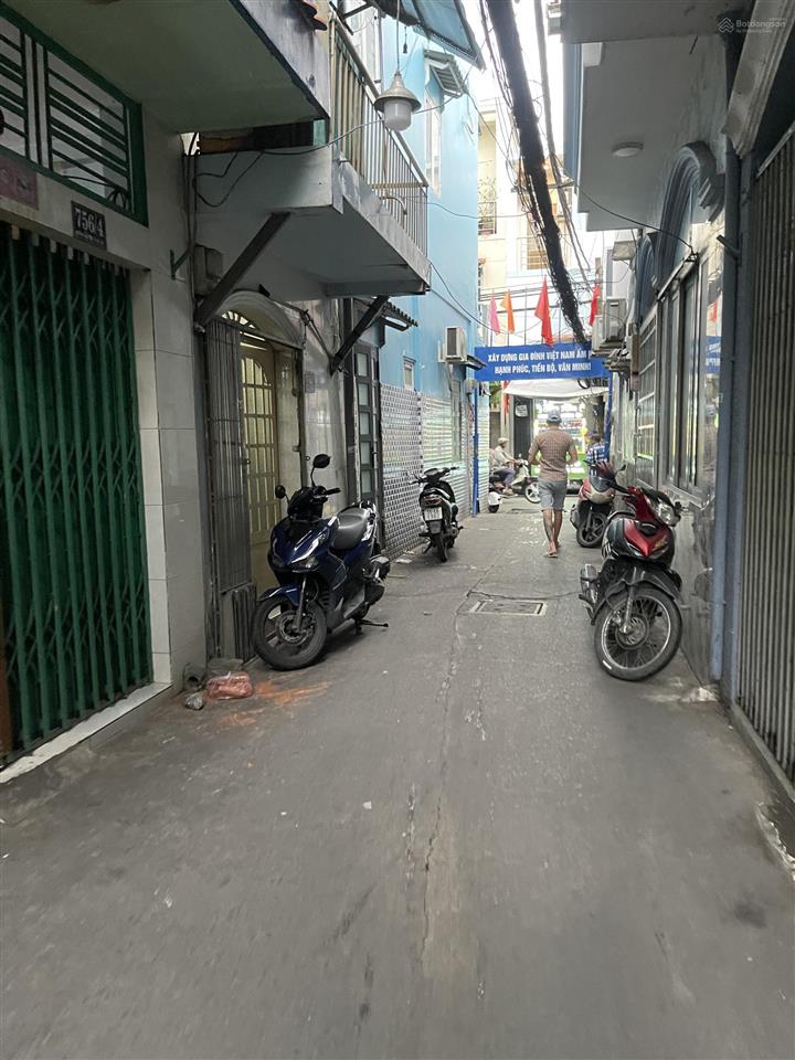 Bán nhà đẹp 2 tầng gần đường đoàn văn bơ. chỉ xách vali vào là ở