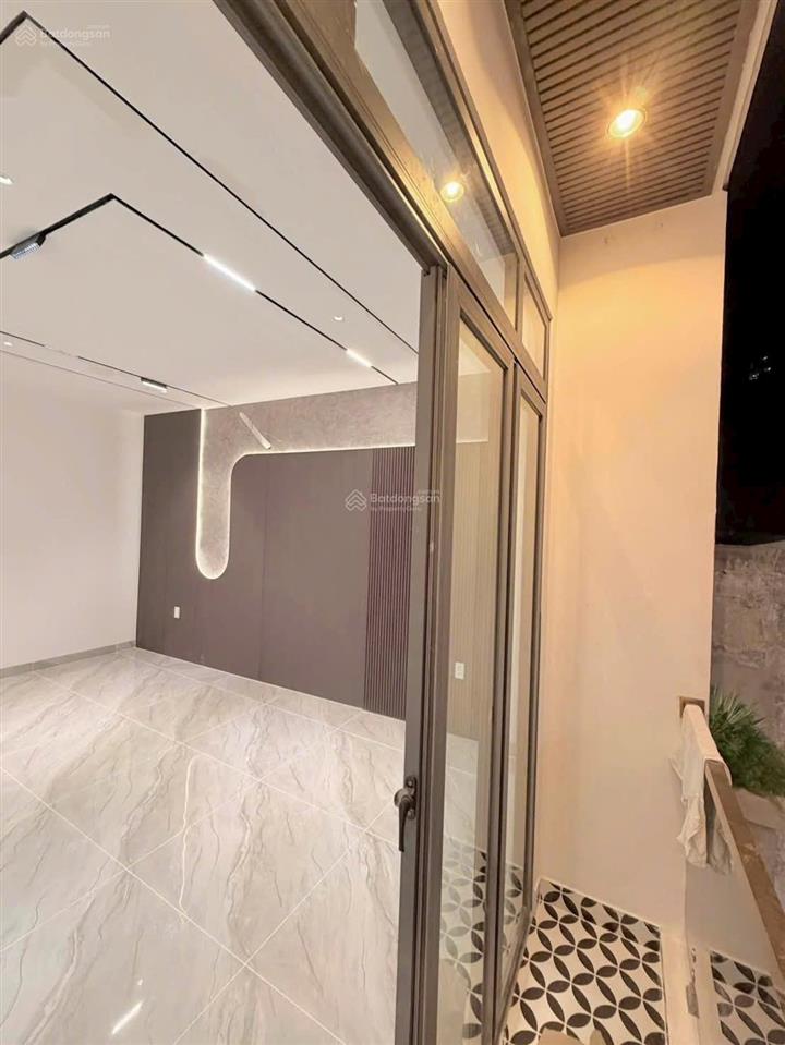 Bán nhà 4 tầng vào ở ngay. mặt tiền hẻm dễ kinh doanh và ở trên đường khánh hội