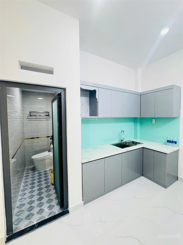 Bán nhà đẹp 3 tầng vào ở ngay đường đoàn văn bơ khu 20 thước.