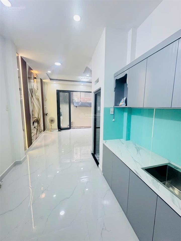 Bán nhà đẹp 3 tầng vào ở ngay đường đoàn văn bơ khu 20 thước.