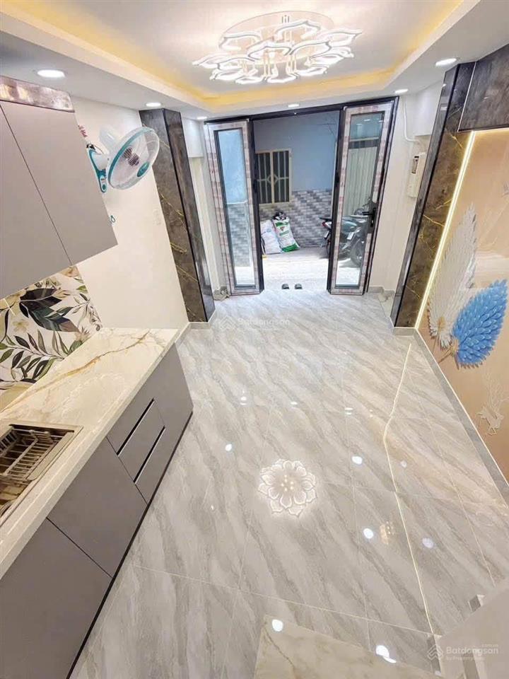 Bán nhà 3 tầng vào ở ngay. sát mặt tiền đường tôn đản