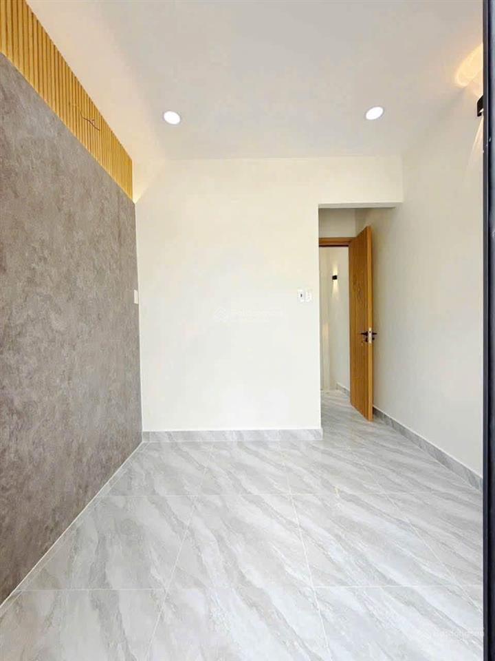 Bán nhà 3 tầng vào ở ngay. sát mặt tiền đường tôn đản