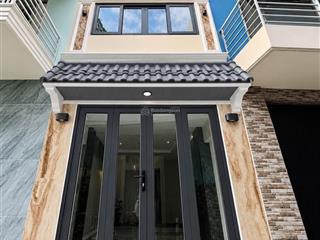 Bán nhà 3 tầng vào ở ngay. sát mặt tiền đường tôn đản