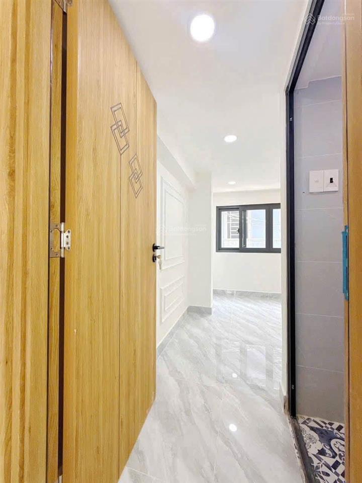 Bán nhà 3 tầng vào ở ngay. sát mặt tiền đường tôn đản