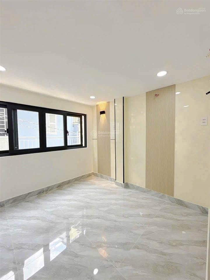 Bán nhà 3 tầng vào ở ngay. sát mặt tiền đường tôn đản