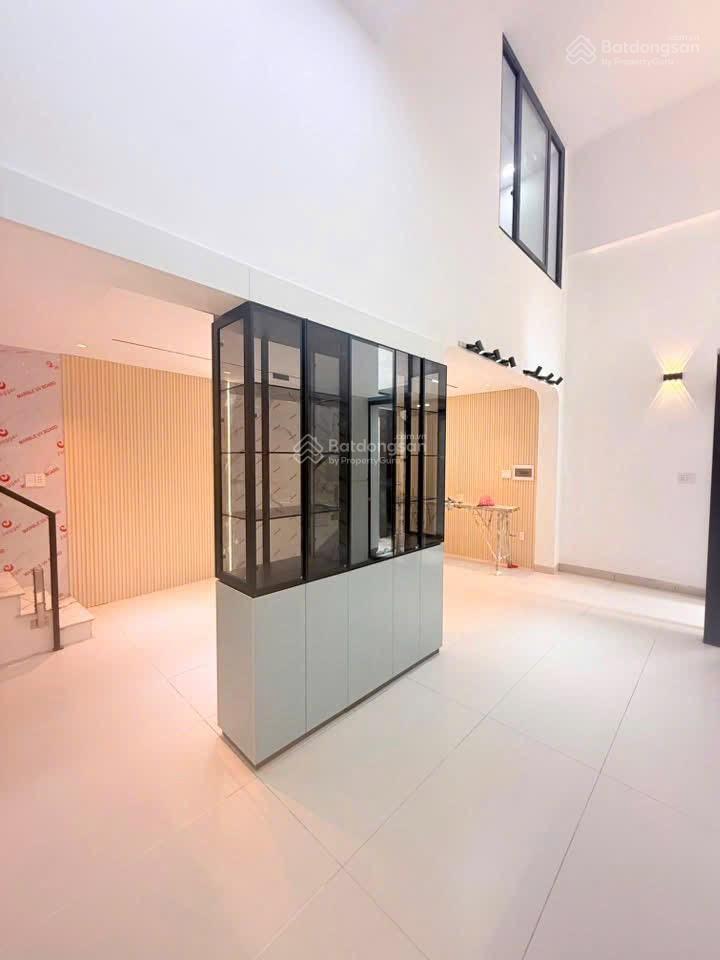 Bán nhà 4 tầng hẻm rộng gần nhà thờ đường tôn thất thuyết. 61m chỉ 6 tỷ 500 triệu tl