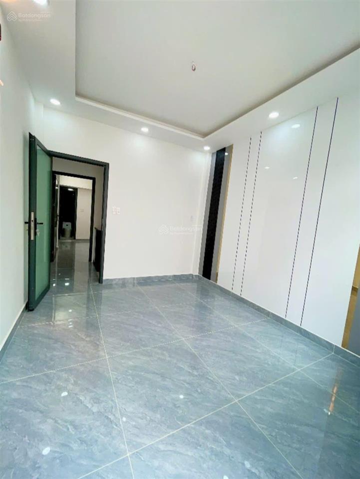 Bán nhà đẹp 2 tầng gần đường vĩnh hội. khu dân cư an ninh, hàng xóm thân thiện.